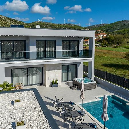 Luxury Villa Diana With Heated Pool And Jacuzzi Dograde Exterior photo