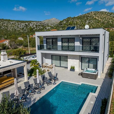 Luxury Villa Diana With Heated Pool And Jacuzzi Dograde Exterior photo
