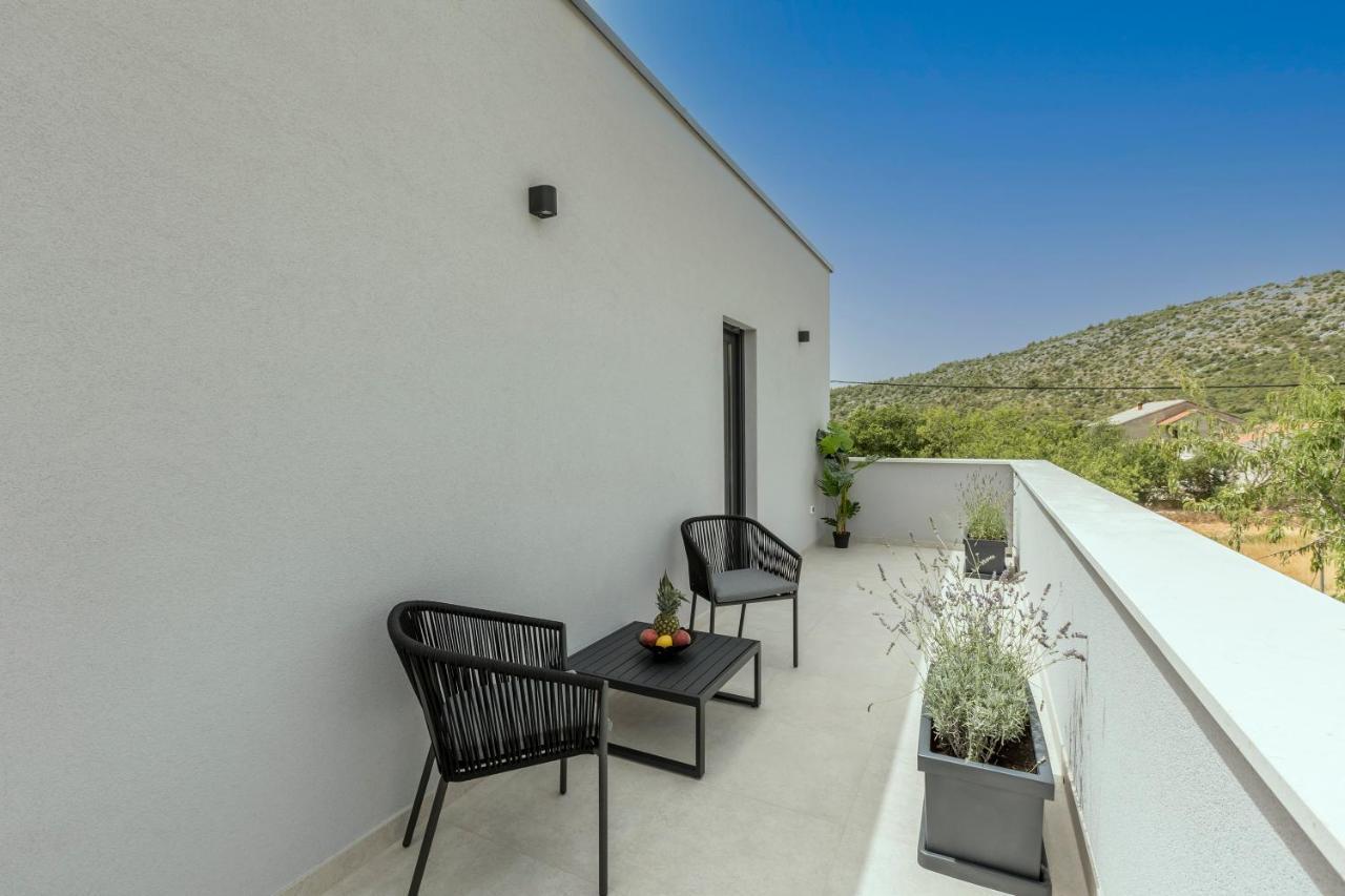 Luxury Villa Diana With Heated Pool And Jacuzzi Dograde Exterior photo