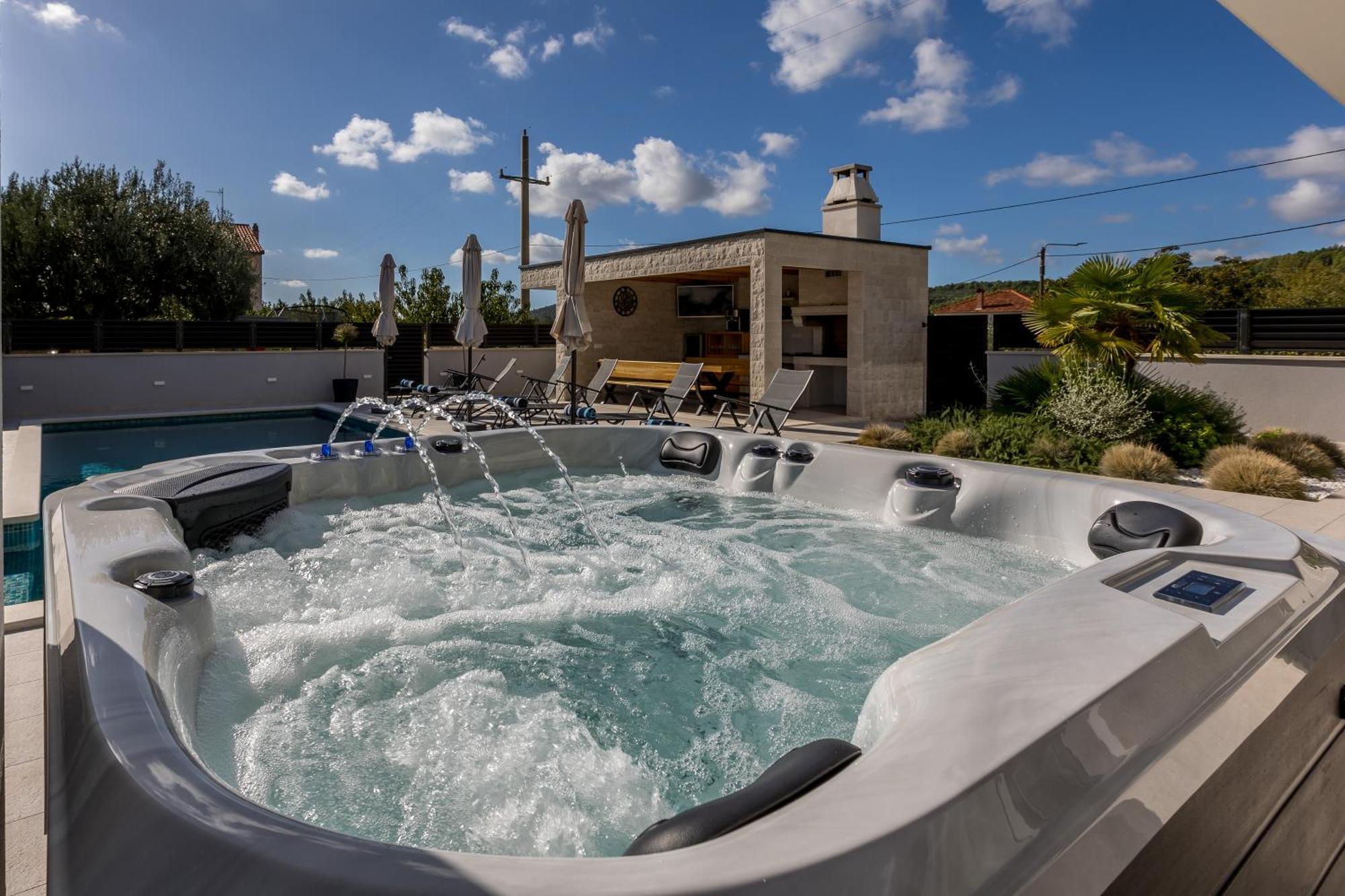 Luxury Villa Diana With Heated Pool And Jacuzzi Dograde Exterior photo