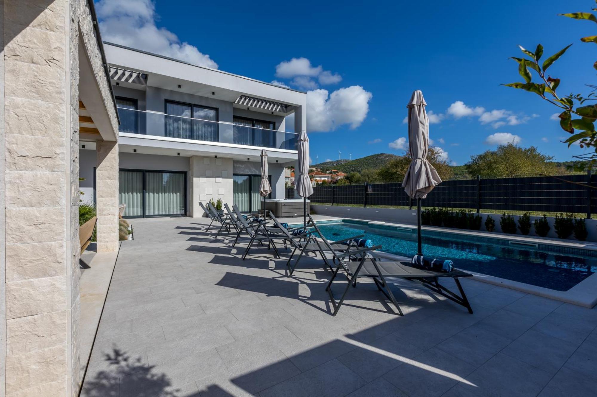 Luxury Villa Diana With Heated Pool And Jacuzzi Dograde Exterior photo