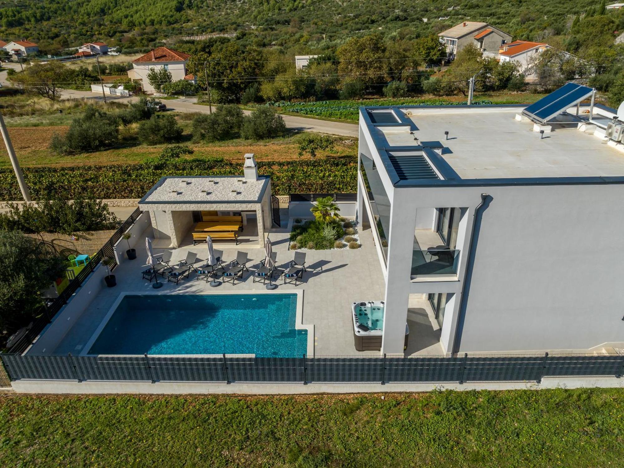 Luxury Villa Diana With Heated Pool And Jacuzzi Dograde Exterior photo
