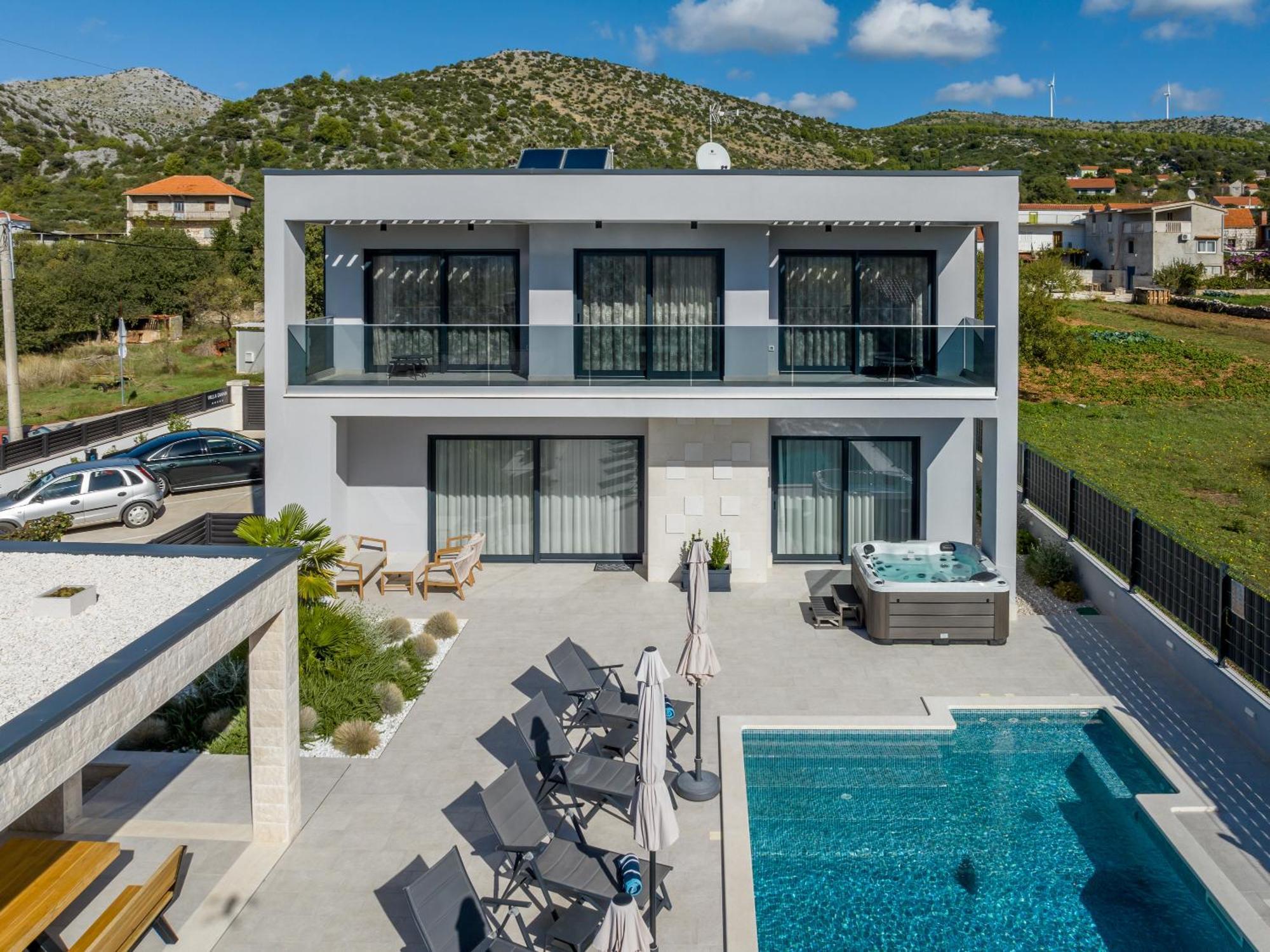 Luxury Villa Diana With Heated Pool And Jacuzzi Dograde Exterior photo