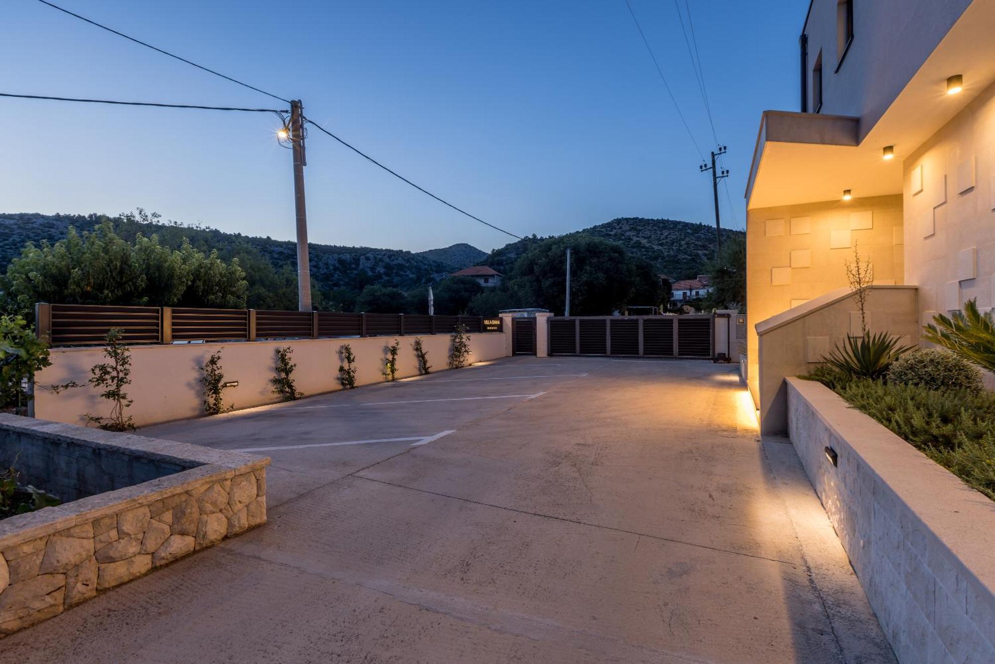 Luxury Villa Diana With Heated Pool And Jacuzzi Dograde Exterior photo